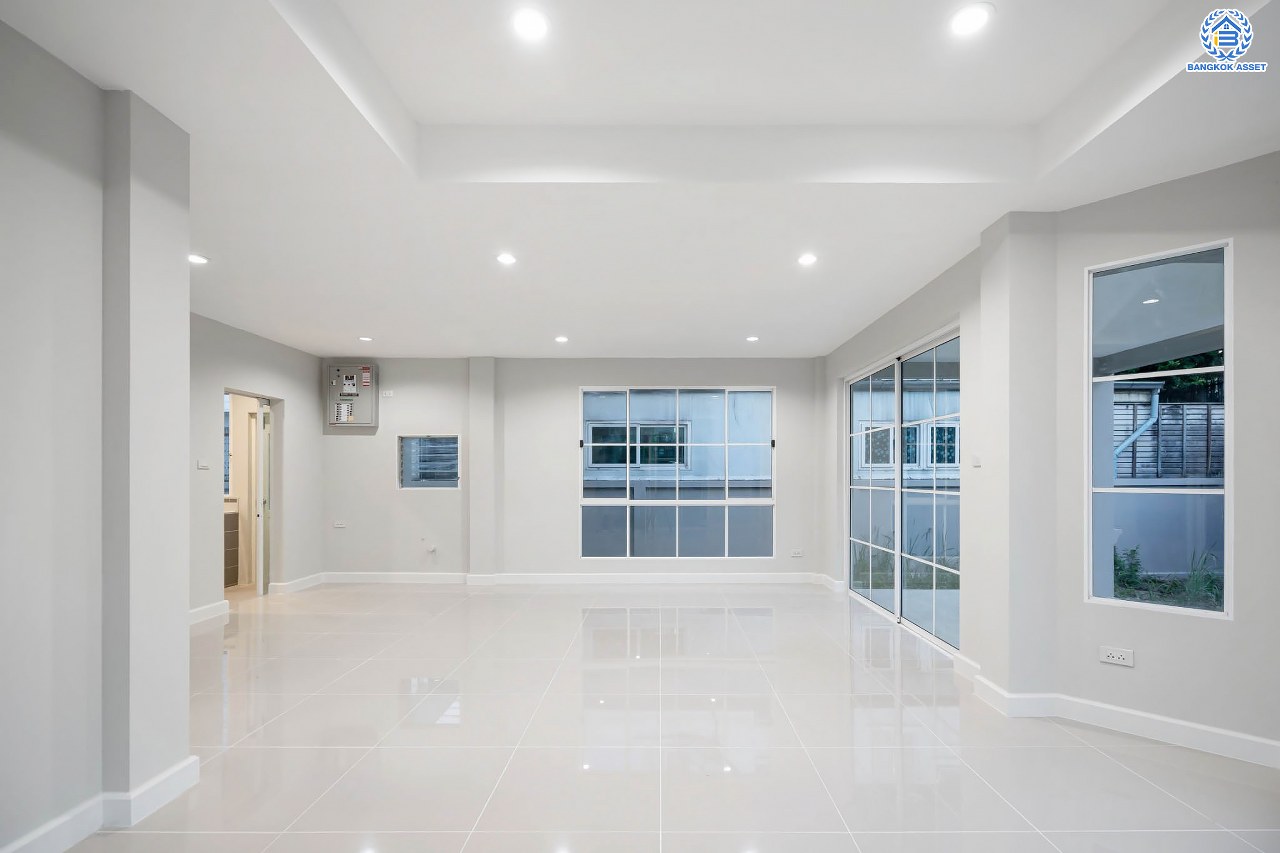 บ้านมือสองตกแต่งใหม่ โครงการ มัณฑนา วัชรพล-รามอินทรา2 หลังมุม เนื้อที่ 74.2 ตร.ว. ฟังก์ชัน 3 ห้องนอน 3 ห้องน้ำ จอดรถได้ 2 คัน พร้อม Living Room กว้างขวาง บนทำเลใจกลางเมือง! เชื่อมต่อทั้งถนนเกษตร-นวมินทร์, ลาดพร้าว, รัชโยธินฯ ใกล้ทางด่วน "รามอินทรา–อาจณรงค์" และรถไฟฟ้าสายสีน้ำตาล "สถานีโรงเรียนสตรีวิทยา2"...